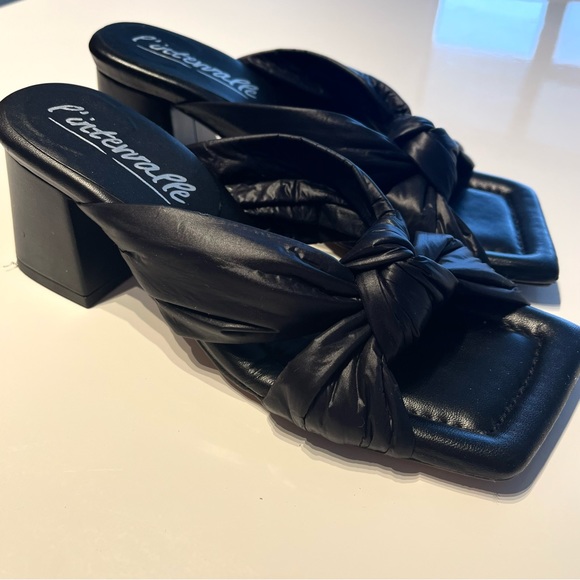 I’intervelle Black Heels - Picture 3 of 4